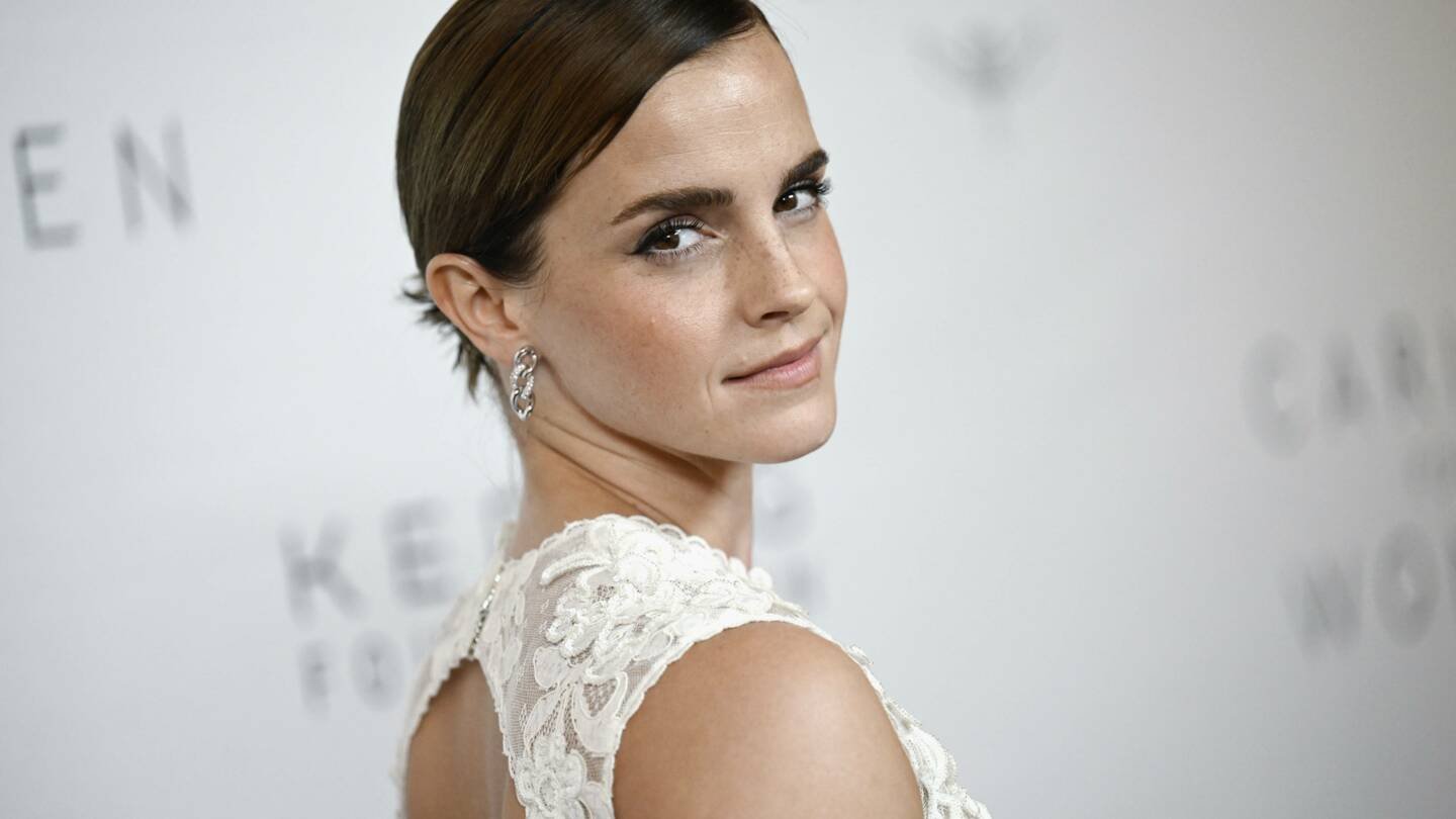 9LQitUtV Stare into Emma's face for a screaming emmagasm - Emma Watson 03.jpg